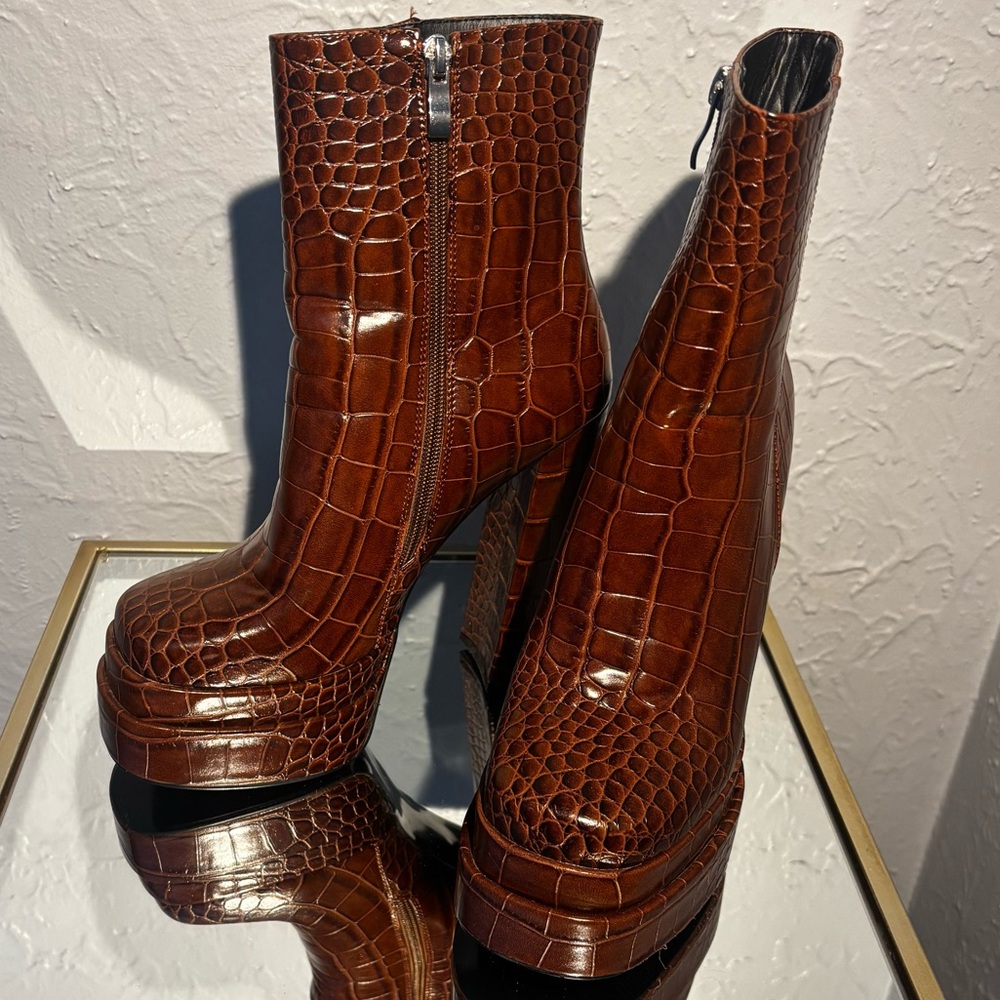 Azalea Wang Mateo Croc Boots 7.5